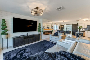 1 Mi to Bonita Beach Park Chic Canal-Front Home!